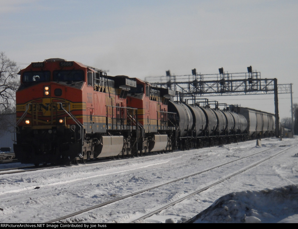 BNSF 5666 East